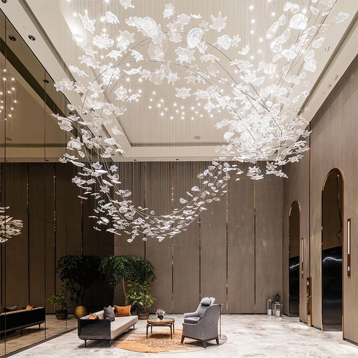 Đèn chùm lá cây độc đáo, nghệ thuật cho sảnh khách sạn trở nên độc nhất vô nhị