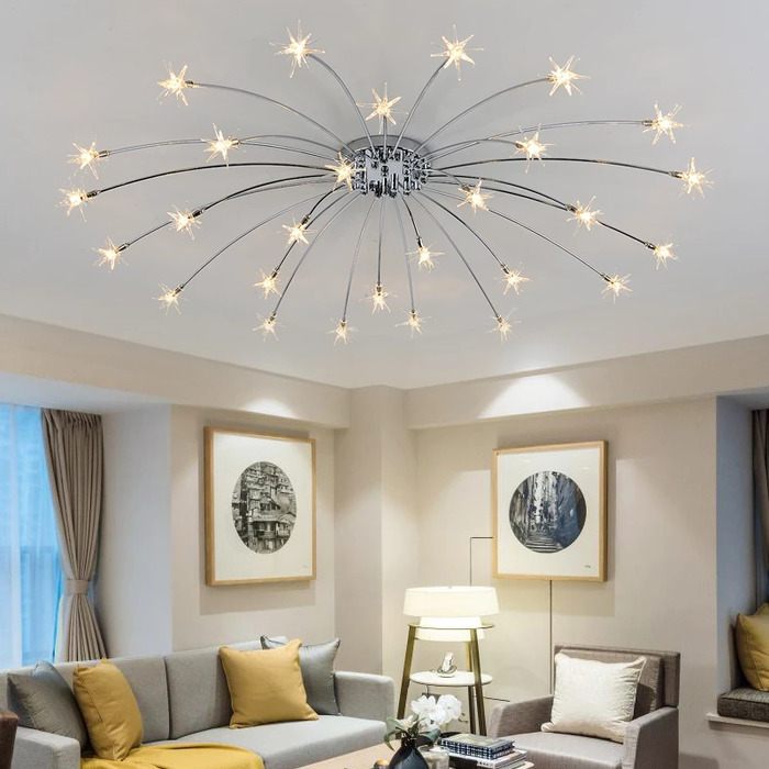Mẫu đèn chùm phòng khách chung cư nhỏ hình ngôi sao giúp không gian hòa hợp với tự nhiên