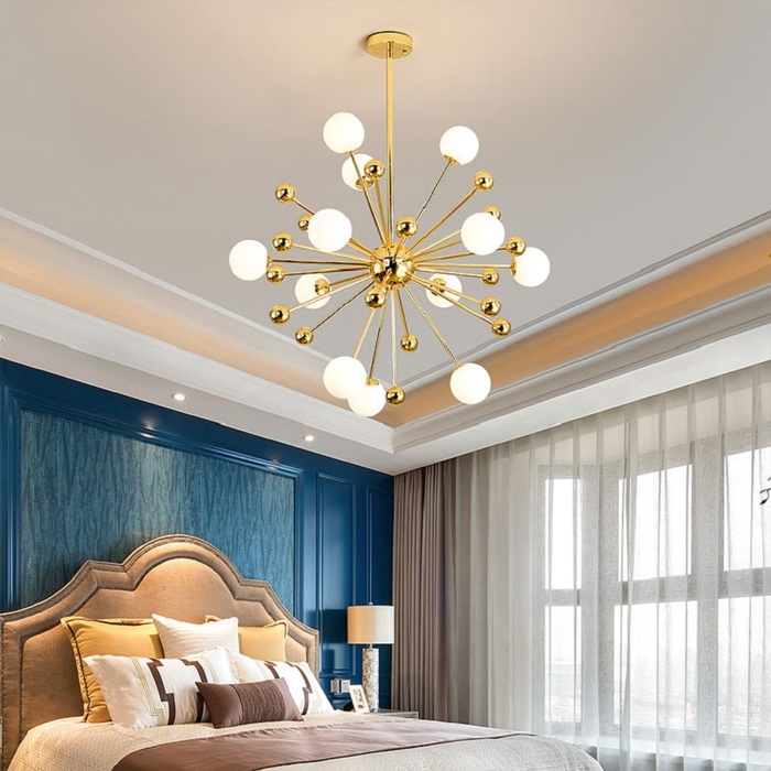Đèn chùm thả trần khối cầu với thiết kế sáng tạo, tựa như những quả bóng bay lơ lửng trong phòng ngủ