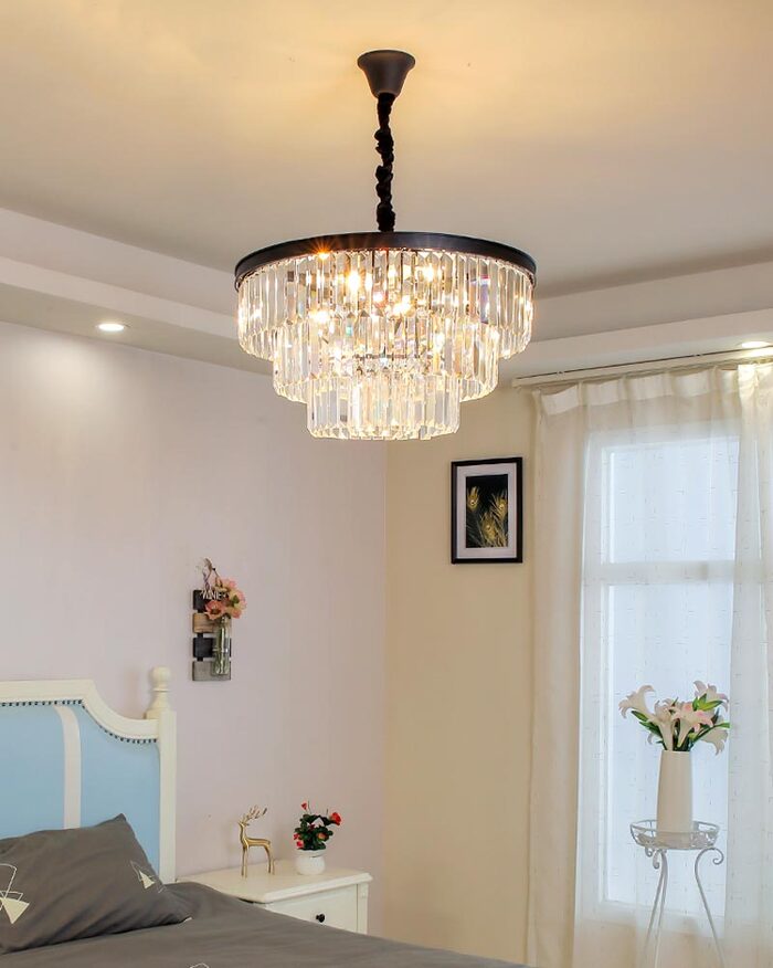 Đèn chùm phòng ngủ thả trần đường kính tròn vừa mang nét đẹp cổ điển vừa sở hữu vẻ hiện đại bởi những bóng đèn pha lê lấp lánh