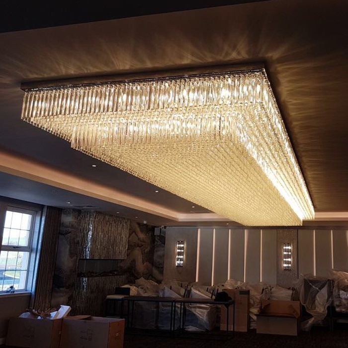 Đèn chùm chữ nhật âm trần vừa sáng vừa đẹp cho sảnh khách sạn